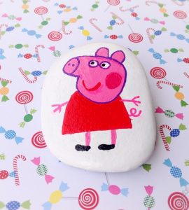 Peppa Pig pintada en piedra c