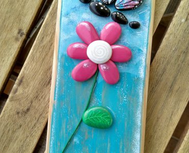 Como pintar flores con piedras