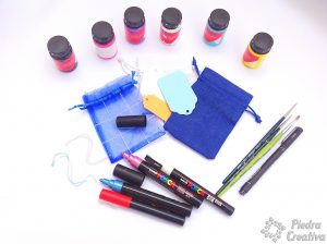 diy materiales pintar piedras juego 300x224 - Tres en raya - Un regalo ideal