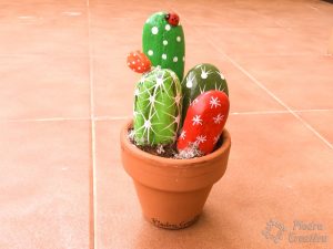 diy cactus de colores piedracreativa 300x225 - How to paint cactus rocks