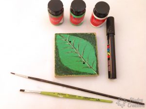 diy hoja madera libelula 300x224 - Dragonflies painted on stones