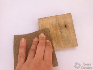 diy libelula lijando madera 300x224 - La libélula... el símbolo del cambio