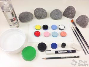 materiales para pacman de piedras 300x224 - PacMan in rock painting