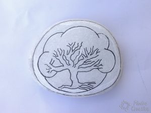 dibujo manualidad puntillismo 300x224 - Árbol pintado en piedra con puntillismo