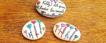 Piedras pintadas con frases te quiero