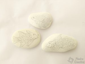 peces dibujados en piedras 300x225 - Peces pintados en piedra... para toda la vida