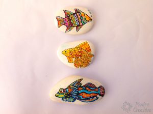 peces pintados en piedras 300x224 - Paint rocks to look like fishes