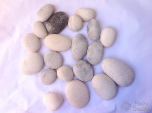 piedras para pintar con esmalte 300x224 - How to paint stones with nail polish
