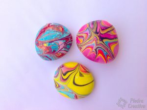 piedras pintadas con esmalte de unas 300x224 - How to paint stones with nail polish