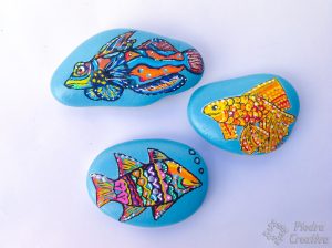 piedras pintadas peces 300x224 - Paint rocks to look like fishes