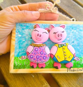 DIY Cuadro de cerdos pintados en piedras de PiedraCreativa