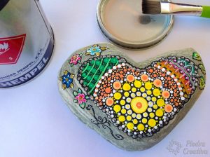 diy mandala corazon barniz 300x224 - Put your heart