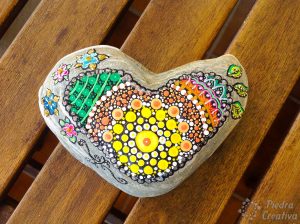mandala sobre piedra de corazon 300x224 - Put your heart