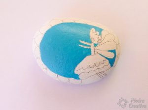 manualidad de piedra pintada azul hada 300x224 - Magic Fairy's in your home