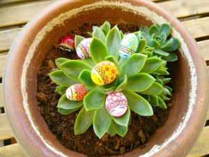 diy mariquitas en piedras de piedracreativa 300x225 - Ladybugs painted on rocks with fantasy