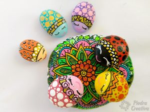 mariquitas con mandala en piedras pintadas 300x225 - Ladybugs painted on rocks with fantasy