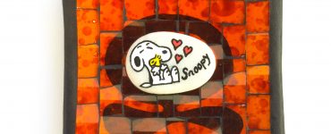 Snoopy en piedra pintada