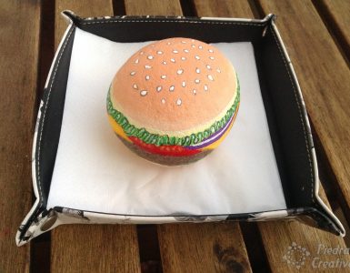 Manualidad de piedras pintadas hamburguesa PiedraCreativa