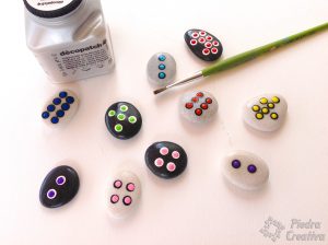 barniz para piedras pintadas sumas y restas 300x224 - DIY number rocks - Educational games for kids