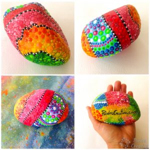 piedras pintadas mandala con detalles sujeta puertas 300x300 - Painted rock door stop