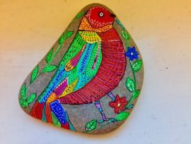 Pájaros pintados en piedras